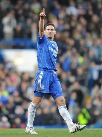 Frank Lampard se raduje ze svého druhého gólu proti Huddersfieldu