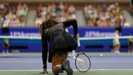 Vítězka 23 grandslamových turnajů znovu nadchla stadion Arthura Ashe a po lítém boji odstranila z cesty druhou hráčku světového žebříčku.