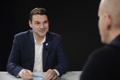 Vystoupení z NATO je šílenost. Z Bobošíkové jsem málem spadnul pod stůl, říká Macinka