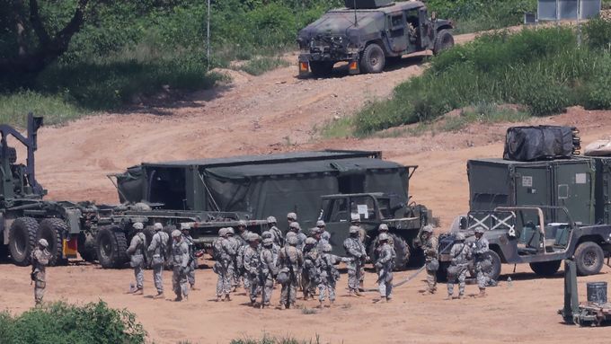 Cvičení amrické armády v demilitarizované zóně na hranici KLDR a Jižní Koreje