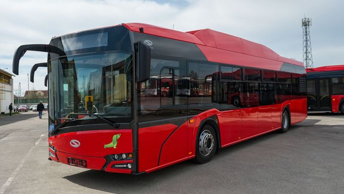 Autobusy na stlačený zemní plyn (CNG) jezdí například v Českých Budějovicích.