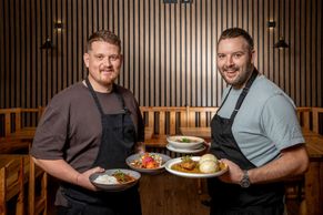 Na fotbalové hřiště za gastrozážitkem? Odchovanci z místního klubu ukazují, že to jde