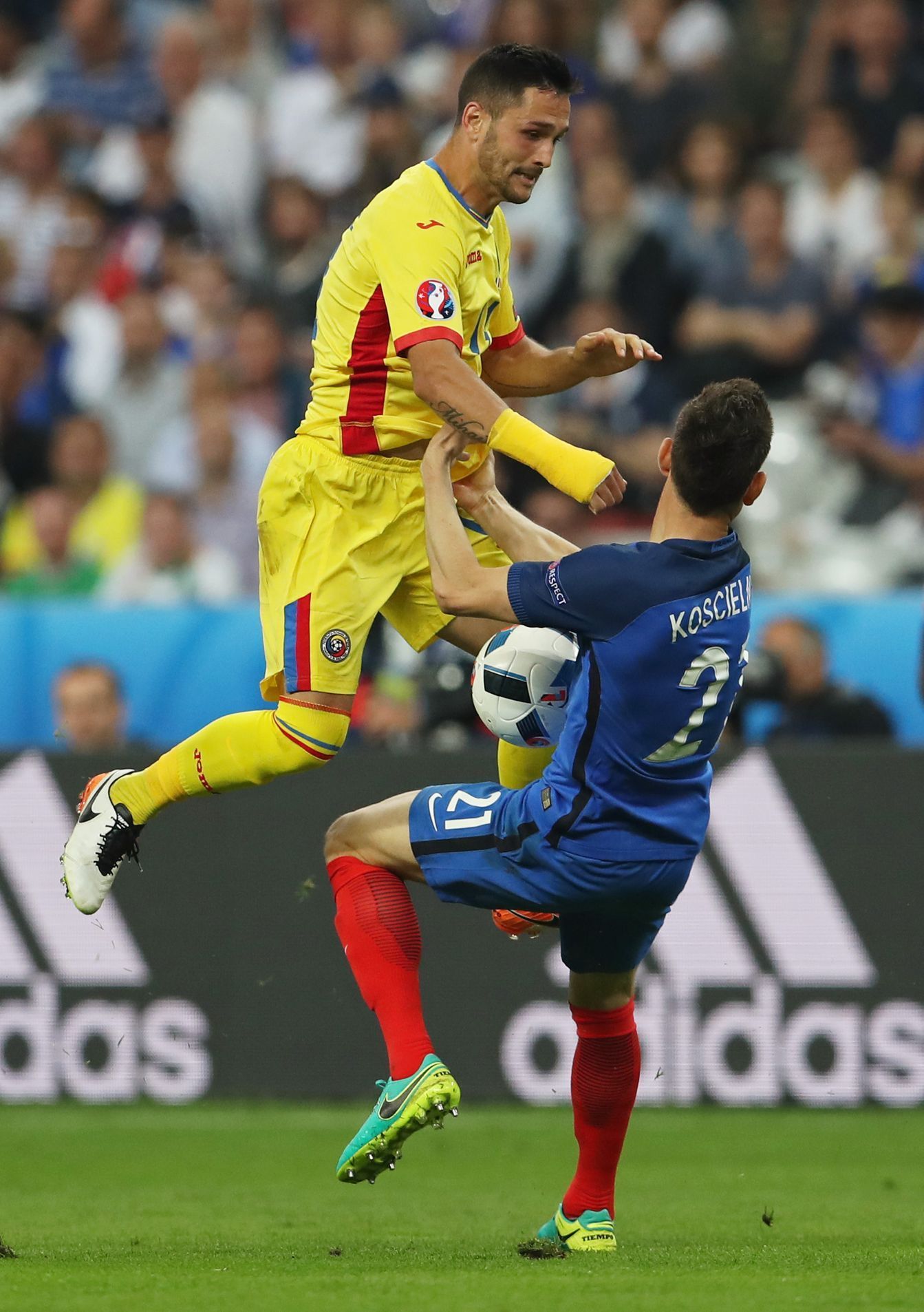 Euro 2016, Francie-Rumunsko: Laurent Koscielny - Florin Andone