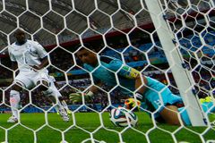 VIDEO Historický moment! Benzemovi uznali gól díky technice
