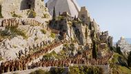 Pro město Meereen využili filmaři siluety hradu, které pomocí počítačových triků doplnili obrovskými pyramidami. Ti nejbohatší žijí právě v nich, zbytek města tvoří otroci, kteří se postupem času vymknou kontrole.