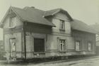 Rodný dům Jana Palacha ve Všetatech na archivním snímku. Nedatováno. Ale už po roce 1948 - tedy po znárodnění a zrušení rodinné cukrárny.