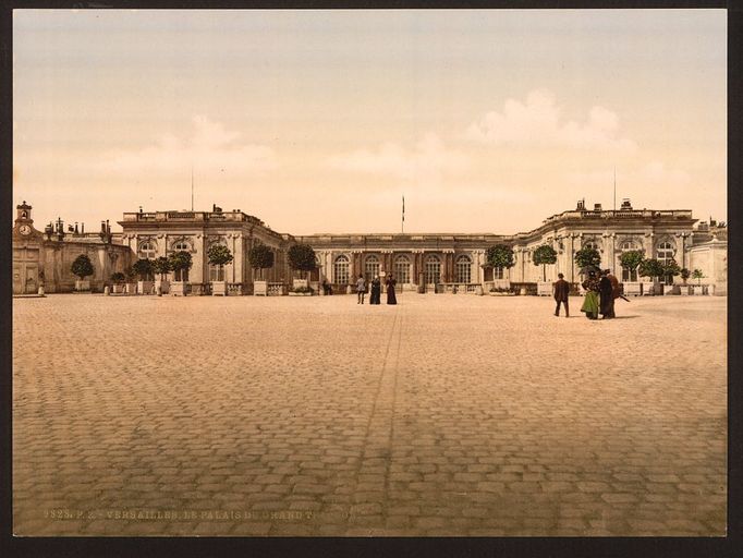 Zámky Versailles a Fontainebleau na 120 let starých fotkách