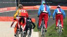 České bikrosařky Romana Labounková (3) a Aneta Hladíková (52) jedou v kvalifikaci BMX na OH 2012 v Londýně.