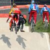 České bikrosařky Romana Labounková (3) a Aneta Hladíková (52) jedou v kvalifikaci BMX na OH 2012 v Londýně.