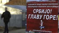 O 250 poslaneckých křesel se uchází dvacítka politických stran. Na snímku volební plakát Socialistické strany.