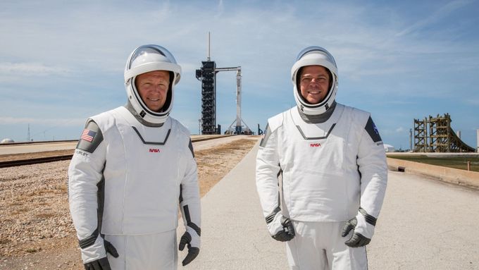 Douglas Hurley i Robert Behnken létali v raketoplánech. Teď po devíti letech opět poletí na ISS v americké lodi z mysu Canaveral.