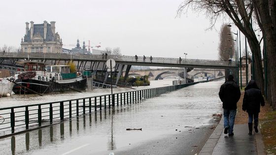 Tající sníh způsobil povodně v Paříži