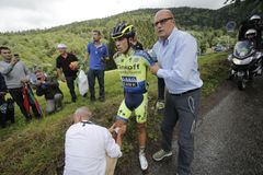 Sledovali jsme ŽIVĚ Tour: Contador měl těžký pád a končí