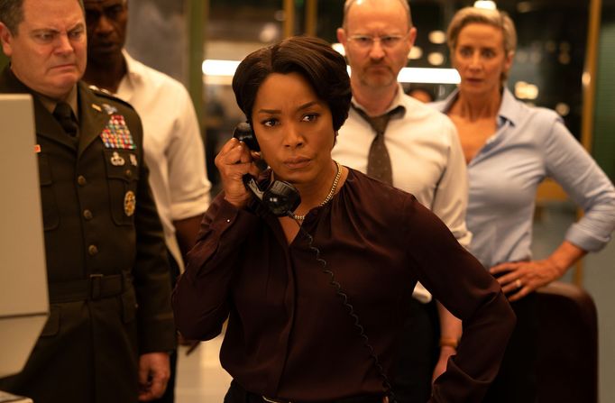Angela Basset v roli americké prezidentky ve filmu Mission: Impossible - Poslední zúčtování.