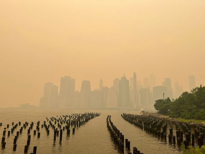 Znečištěný vzduch v New Yorku kvůli lesním požárům v Kanadě.