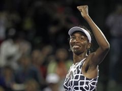 Venus Williamsová se raduje z vítězství nad Kvitovou. 