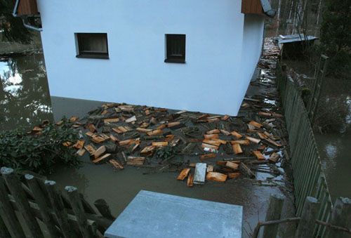 Nová fasáda a plovoucí dřevo