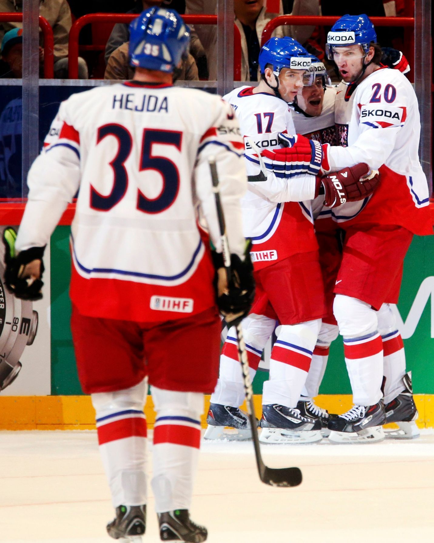 Hokej, MS 2013, Česko - Kanada: Petr Koukal (druhý zprava), Martin Hanzal, Jan Hejda a Radim Vrbata slaví gól na 1:1