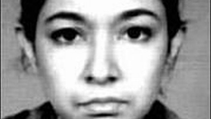 Fotografie Siddikíové ze seznamu osob, hledaných americkou FBI, z roku 2004.