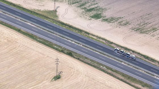 Foto: Letecké snímky odhalují masivní ubývání půdy. "Jako rakovina," tvrdí urbanistka