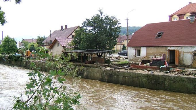 Jen některé ze škod, které voda napáchala v Raspenavě.