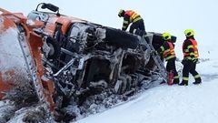 nehoda sníh sypač hasiči olomouc
