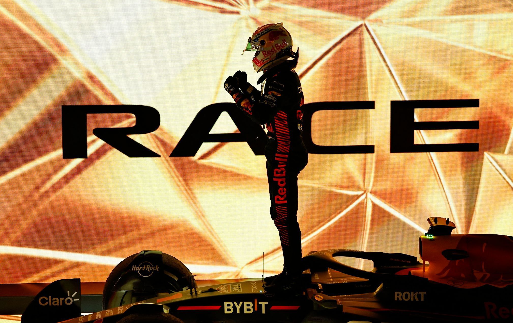 Max Verstappen z Red Bullu slaví triumf ve VC Bahrajnu F1 2023