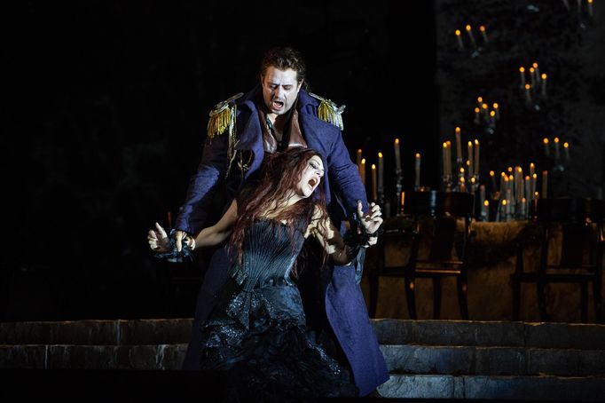 Sondra Radvanovsky jako Médea a Matthew Polenzani v roli Iásóna.