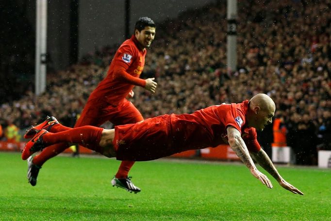 Kanonádu Liverpoolu proti Fulhamu začal v osmé minutě Martin Škrtel. Branku oslavil parádní rybičkou.