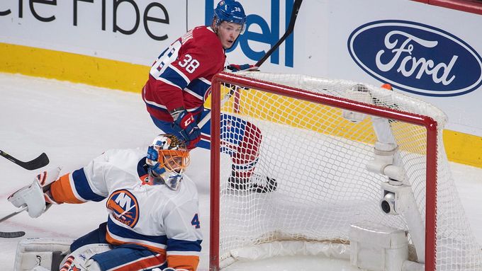 Nikita Ščerbak po jednom ze svých šesti gólů v zámořské NHL.