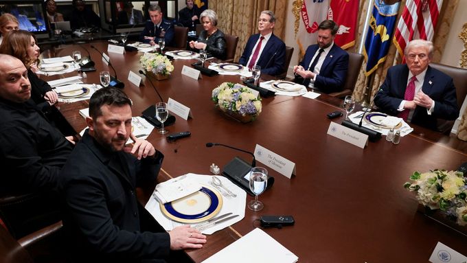 "Doufejme, že Ukrajina rakety Tomahawk nebude potřebovat," řekl Trump na setkání se Zelenským