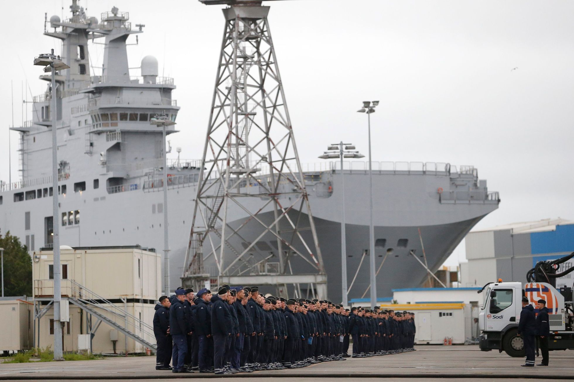 Ruští námořníci opustili Francii, kde se učili s lodí třídy mistral