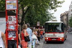 Pardubice otestují nový autobus, v zastávce vypne motor