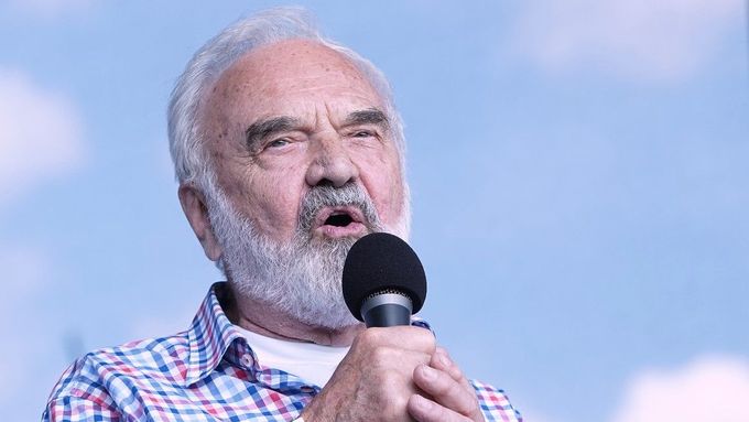 Foto: Učitel, který vyměnil žáky za diváky. Zdeněk Svěrák slaví 85 let