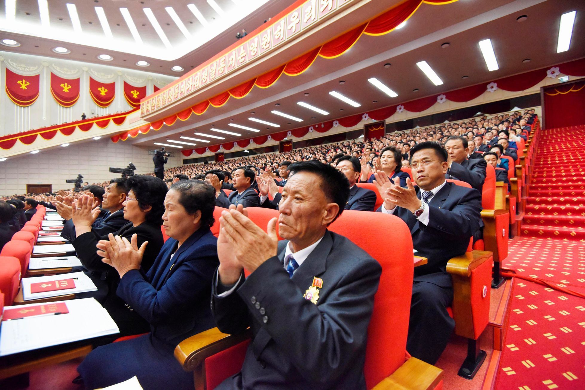 Severní Korea - sjezd strany a průvod