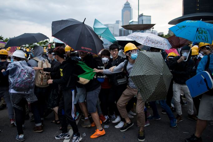 Střety demonstrantů s policisty v Hongkongu. Ilustrační foto