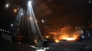 The blast furnace is seen in operation at the SSI steel plant at Redcar, northern England May 29, 2012. SSI Steel from Thailand took over the plant on February 24, 2011 after it had been closed by Tata steel. The blast furnace was relit on April 15 this year and the plant now employs 1800 workers and has produced and exported 136,000 tonnes of steel. REUTERS/Nigel Roddis (BRITAIN - Tags: BUSINESS ENERGY EMPLOYMENT) Published: Kvě. 29, 2012, 3:19 odp.