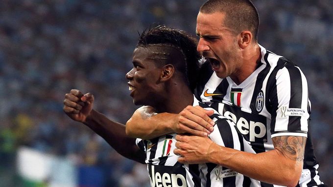 Fotbalisté Juventusu slaví. Jejich fanoušci jim ale o víkendu velkou radost neudělali.