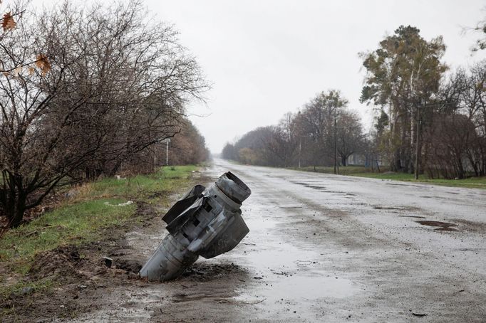 Letiště Hostomel se v prvních dnech ruské invaze stalo terčem tvrdých bojů. Okupace mšsta potrvala 35 dní. I po stažení ruských vojsk jsou vidět dopady invaze.