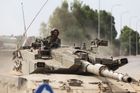 Izraelský tank poblíž pásma Gazy.