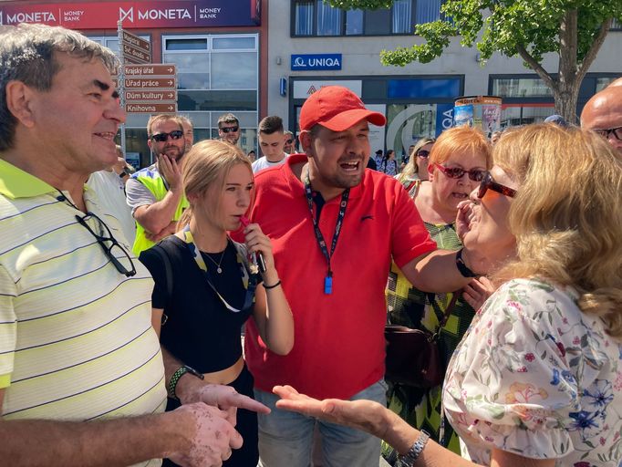 Příznivci a odpůrci Andreje Babiše se v Ústí nad Labem často pouštěli do debat