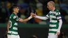 Fredy Montero (vlevo) ze Sportingu Lisabon slaví s Jeremym Mathieuem gól do sítě Viktorie Plzeń