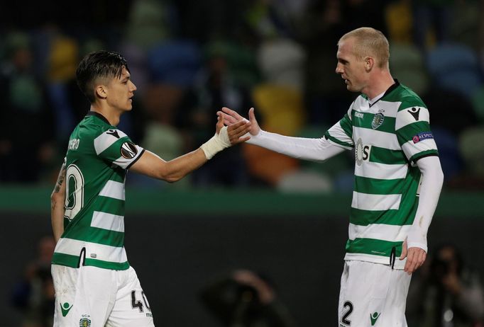 Fredy Montero (vlevo) ze Sportingu Lisabon slaví s Jeremym Mathieuem gól do sítě Viktorie Plzeń