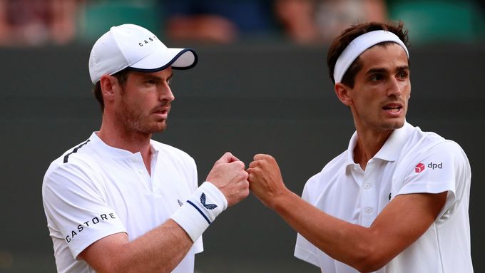 Andy Murray a Pierre-Hugues Herbert zdolali na Wimbledonu Copila s Humbertem.