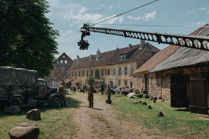 Ruský štáb natáčející evropské kulisy v Železnodorožnym v Kaliningradské oblasti.