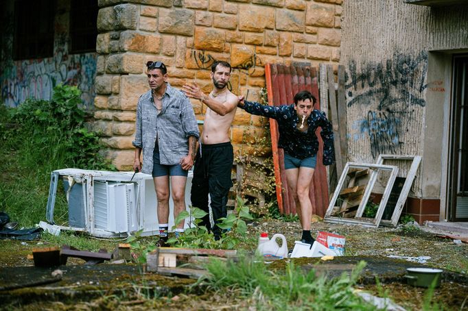 Julius Oračko jako Rado Grundza, Karel Oračko a Jan Hofman coby Marek Severa.