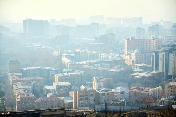 Jerevan doslova dusí. Lidé raději nevycházejí ven a mimo své domovy netráví více než tři hodiny denně.
