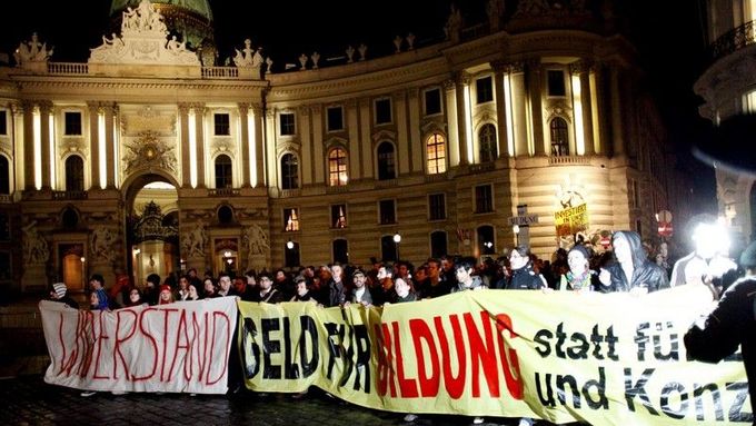 Vídeňští studenti a studentky obsadili univerzitu v rámci protestu již v říjnu