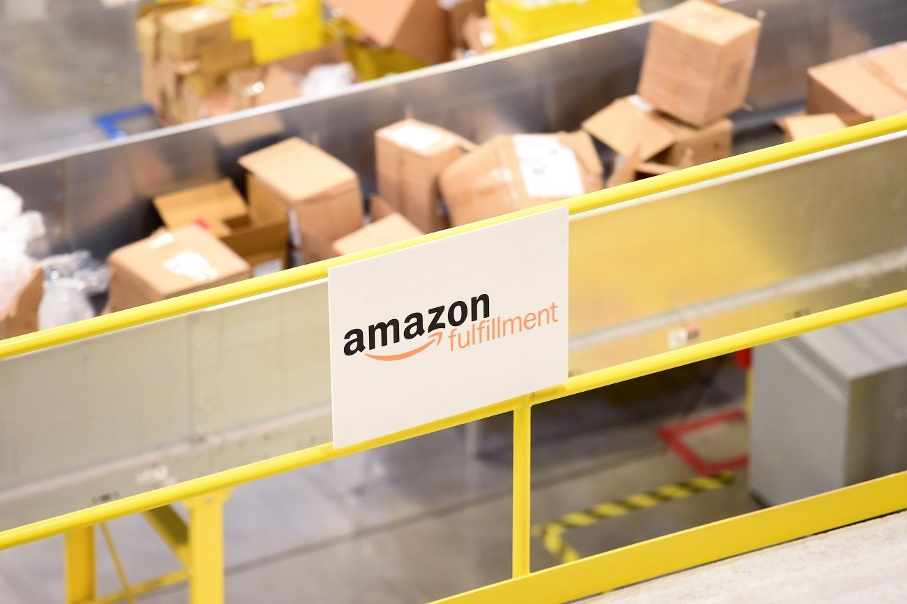 Amazon, e-shop, balíky - ilustrační foto
