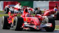 Pilot Ferrari Michael Schumacher v průběhu Velké ceny Japonska formule 1.